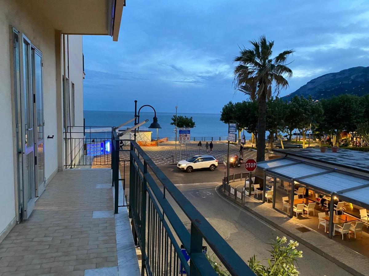 La Casa Lungo Il Mare Apartment Maiori Bagian luar foto