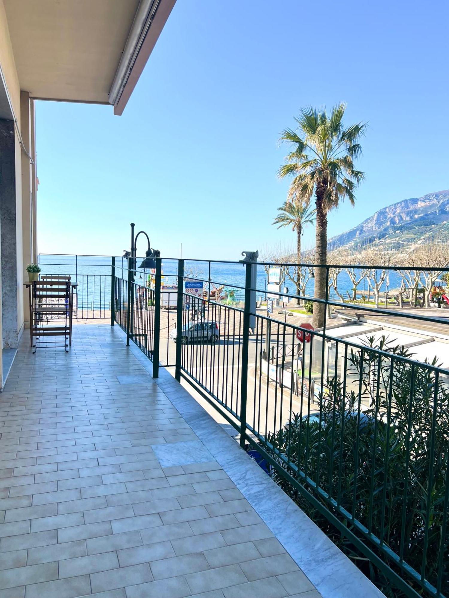 La Casa Lungo Il Mare Apartment Maiori Bagian luar foto